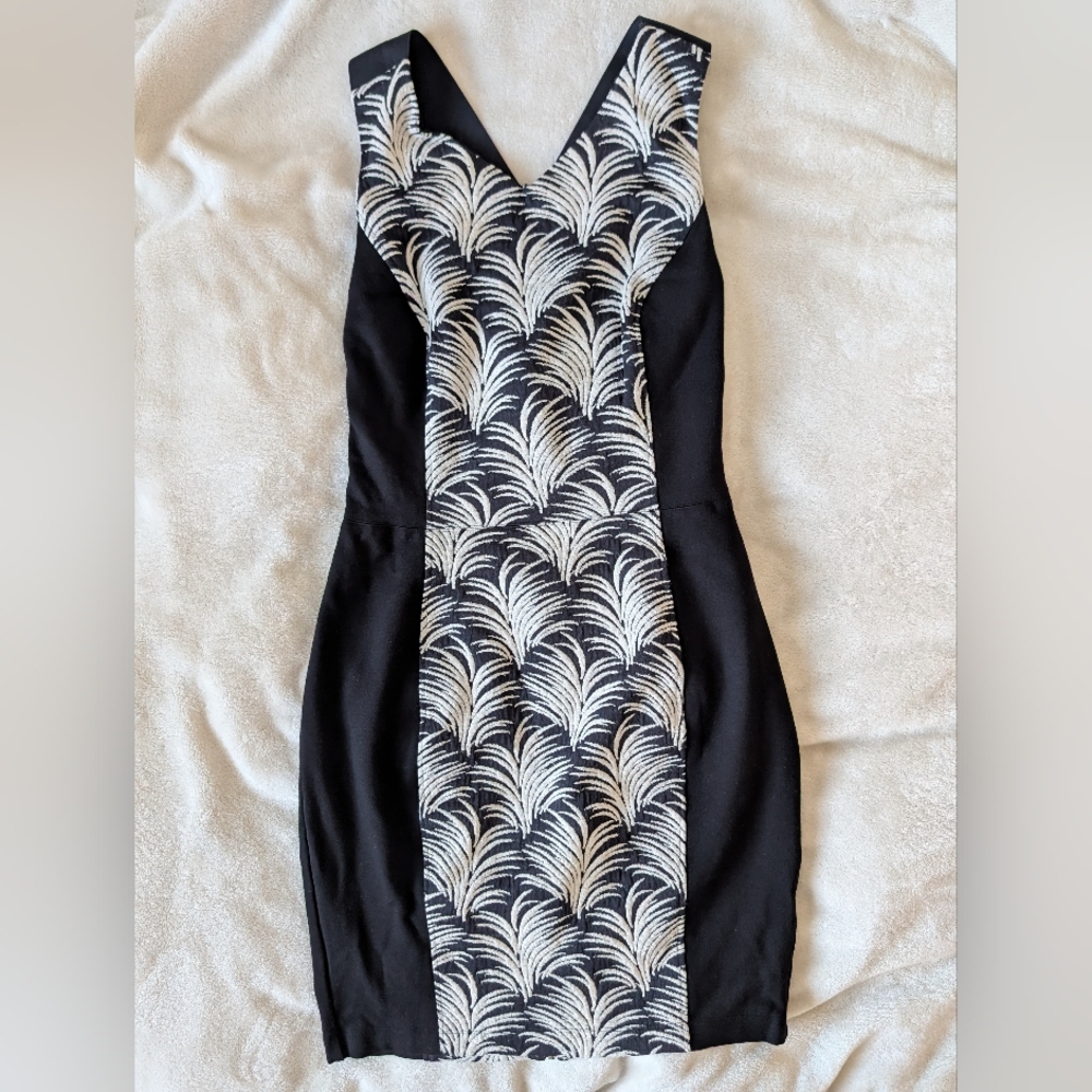 3/$30 RACHEL Rachel Roy Black and Cream Patterned Mini Dress